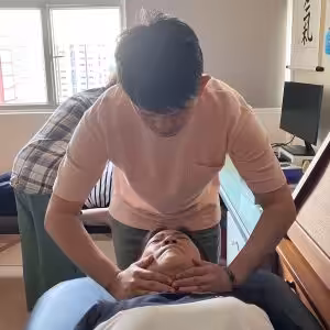 Students of Reiki 1 workshop on 20 Sep 2025 practicing reiki on each other