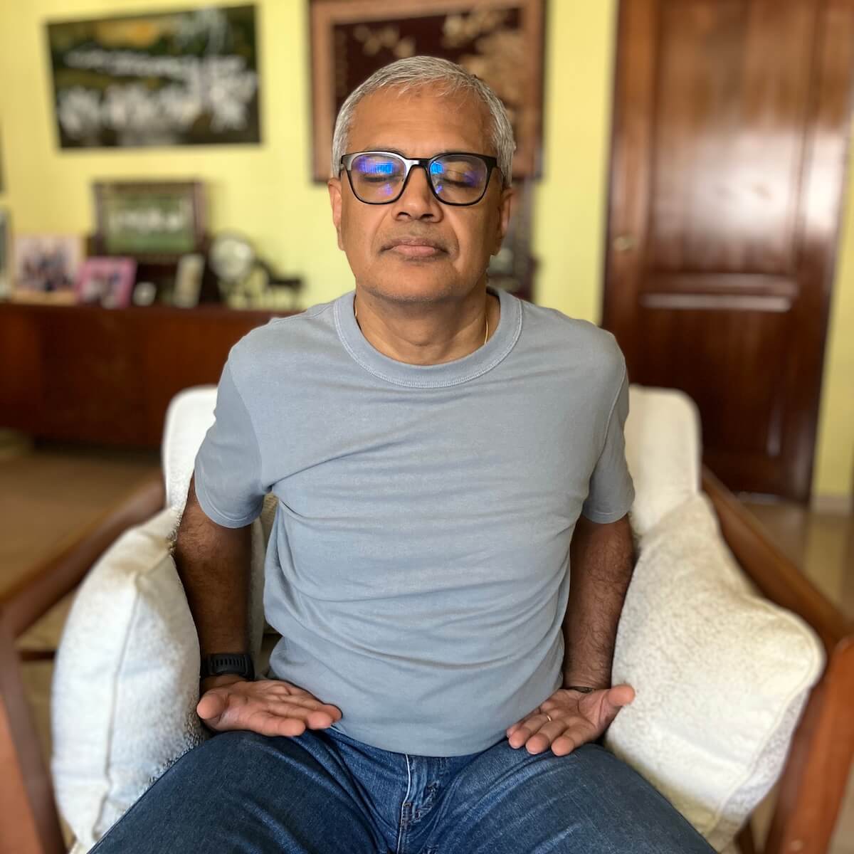 Students of Reiki 1 workshop on 4 Oct 2025 practicing meditation