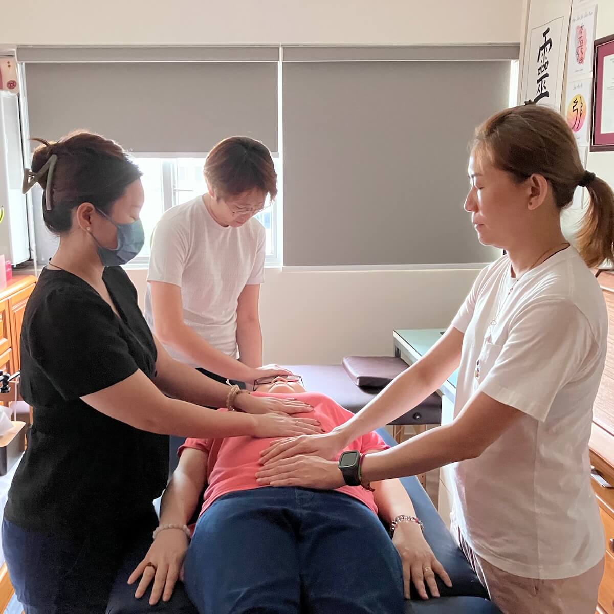 Students of Reiki 2 workshop on 27 Sep 2025 practicing reiki on each other